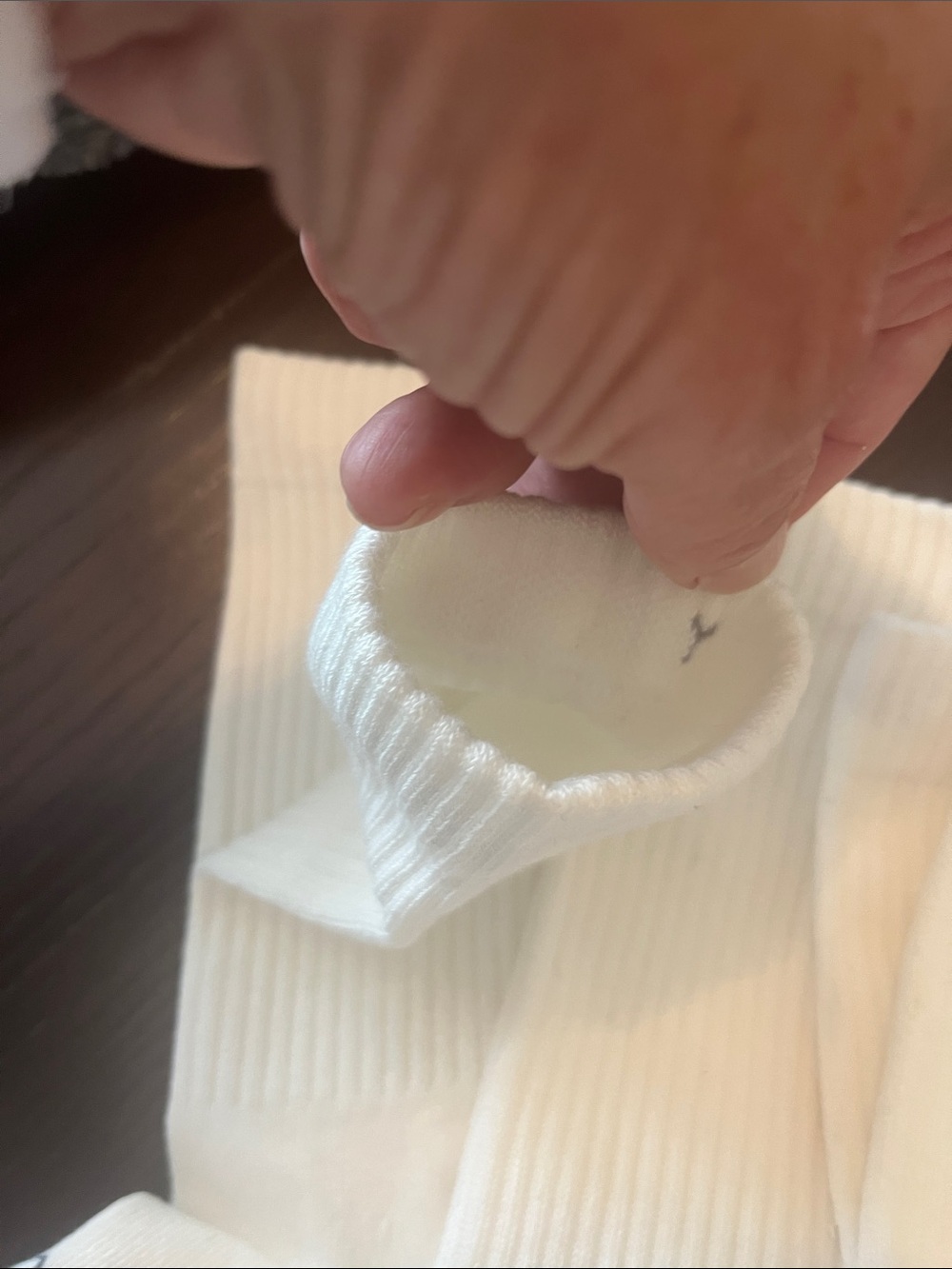 NWOT Bombas White Crew Socks with Gray Honeycomb Accent - Picture 3 of 4